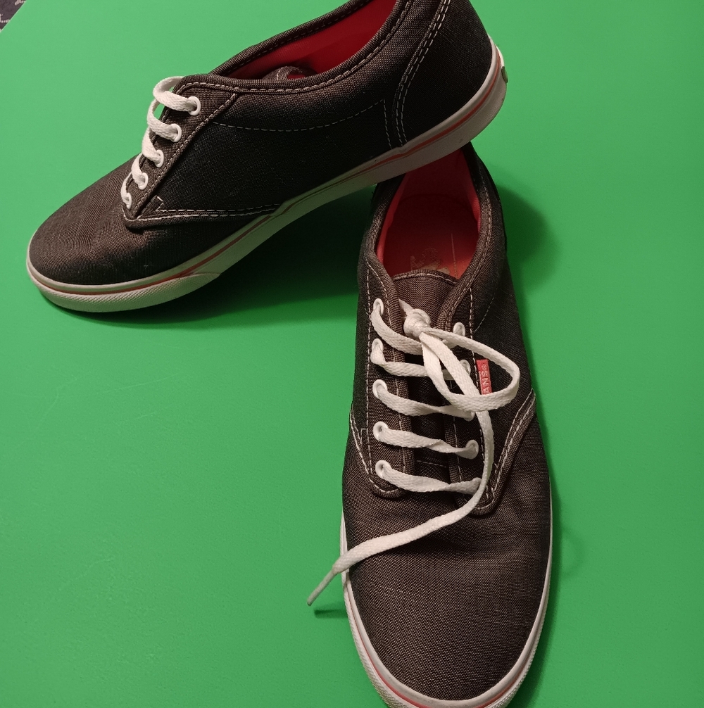 VANS Off The Wall Classic Skateboard Gray Sneakers (TB4R)Preowned Women's Sz 7.5